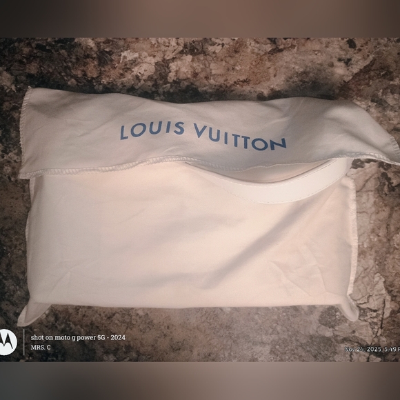 Lv Calfskin New Wave Multi Pochette Snow Shoulder Crossbody Chain LV - Picture 3 of 16